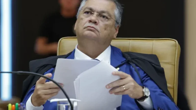 Dino toma nova decisão e PF entra em caso sobre Bolsonaro